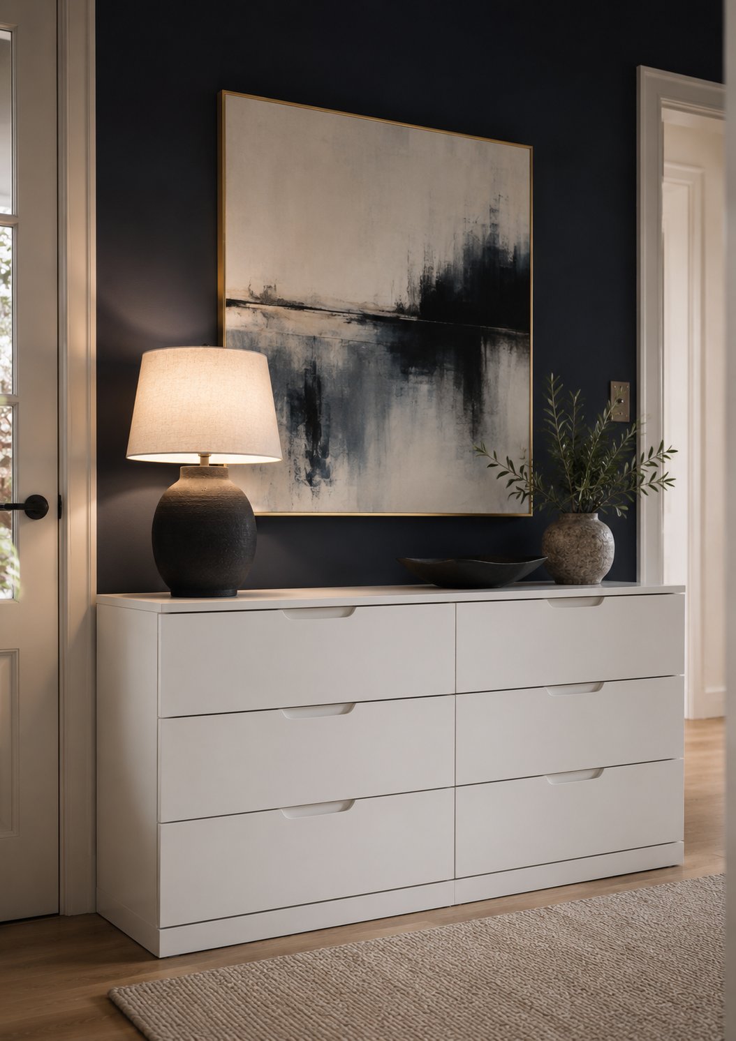 Elegante NORDLI Kommode als stilvolle Stauraumlösung im Flur.